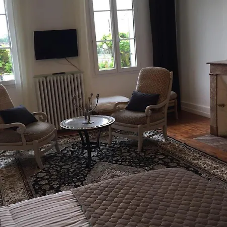 Le Logis De L'epinette 住宿加早餐酒店 利布尔讷
